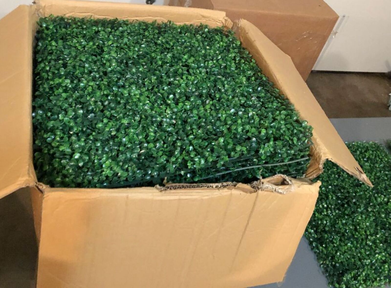 24- Pieces 20 in. x 20 in. Square Artificial Grass Wall Panels Faux Boxwood Hedge Greenery Wall for Indoor/Outdoor Decor