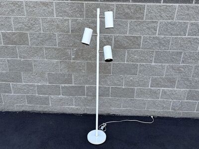 Vintage adjustable spotlight floor lamp Works great mid century modern MCM