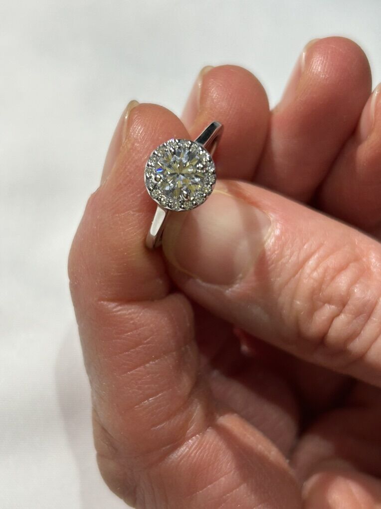 Round  Brilliant cut lab grown diamond ring