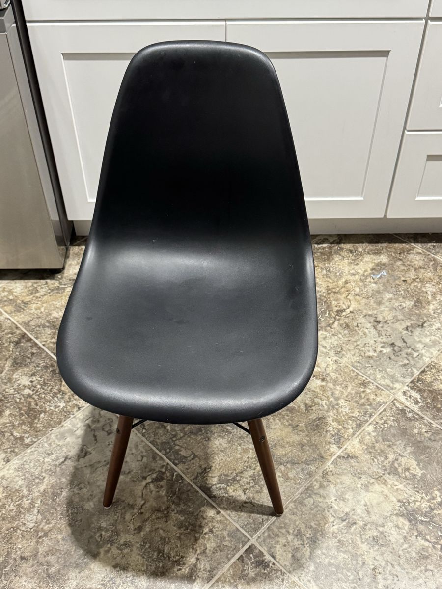 (4) Black Mid-Century Modern Molded Plastic Dining Chair with Wooden Legs