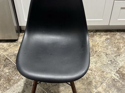 (4) Black Mid-Century Modern Molded Plastic Dining Chair with Wooden Legs