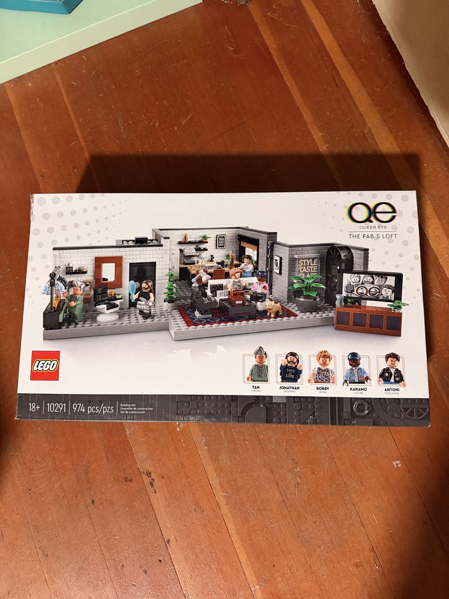 Lego Queer eye Fab 5 Loft Used