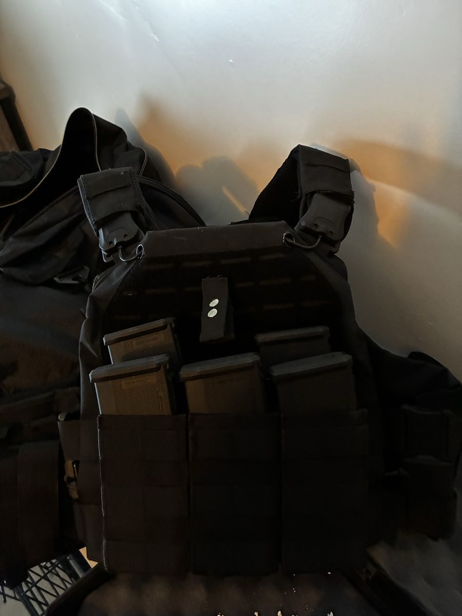 Airsoft quick release vest