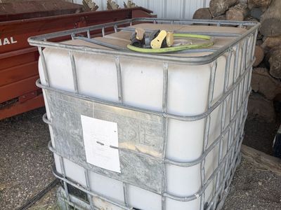 Large 275 gal Water Tank IBC Tote with Cage and valves - Industrial Storage Container