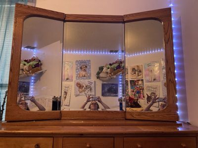 Vintage Oak Wood Tri-Fold Dresser Mirror - Classic Bedroom Vanity Accessory