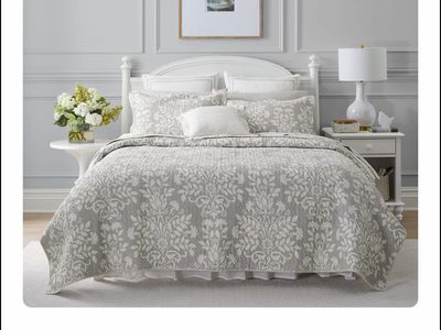 Two. Reversible quilt comforter