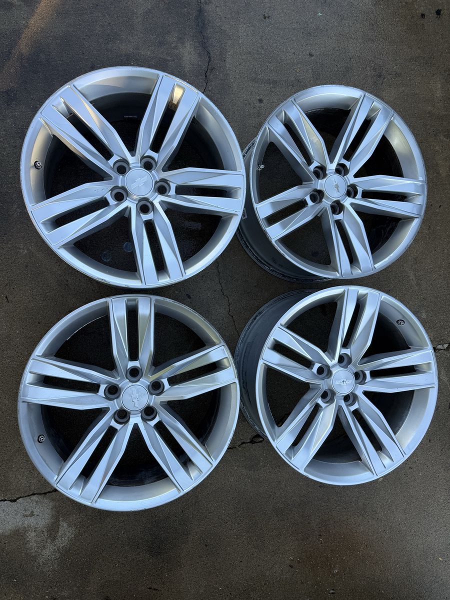 2016 Staggered Camaro SS Split Spoke wheels