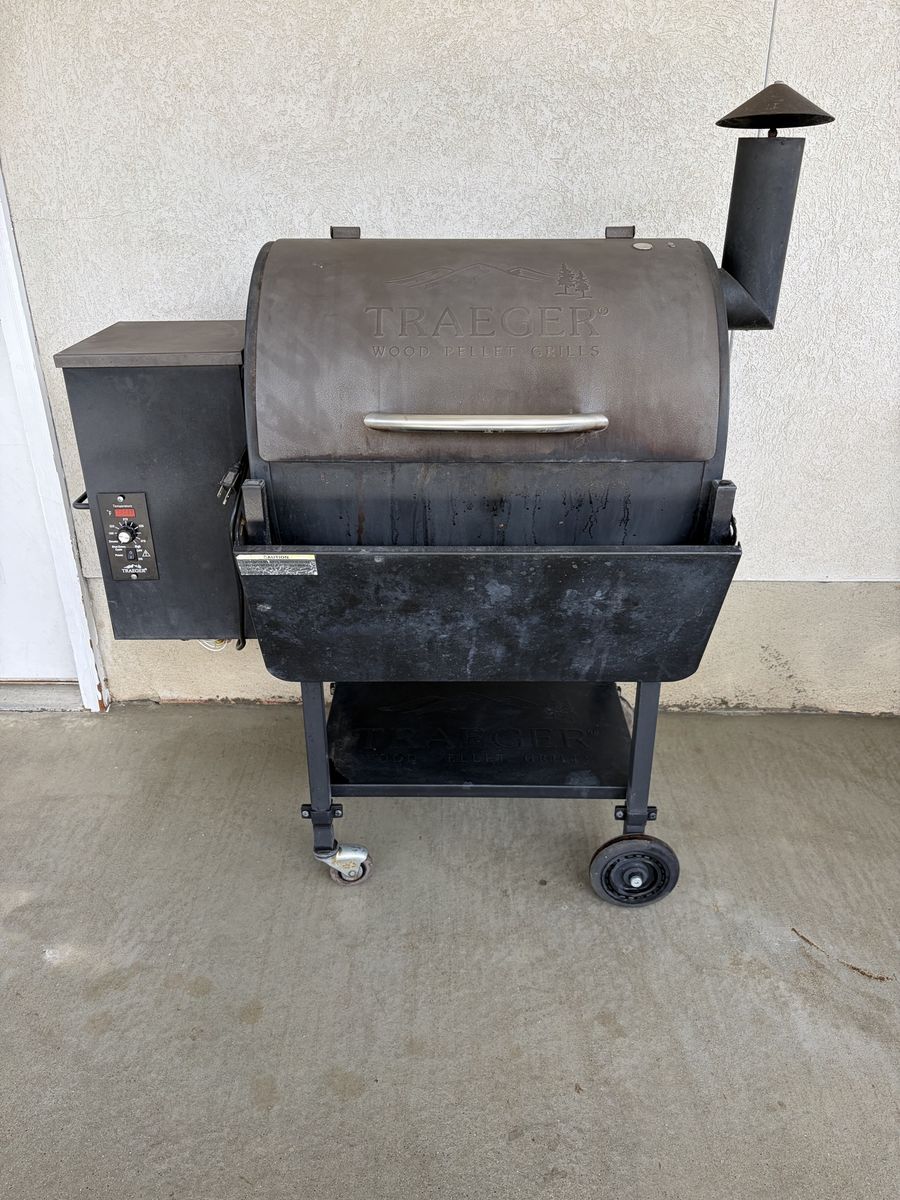 Traeger Wood Pellet Grill and Smoker with Front Shelf