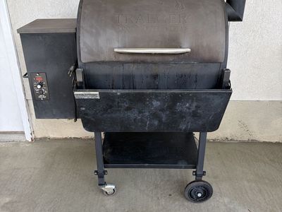 Traeger Wood Pellet Grill and Smoker with Front Shelf