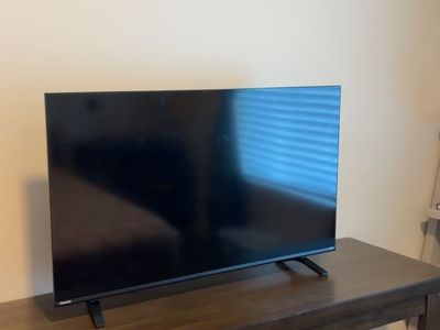 Toshiba Smart TV 40-43 inch LED TV, Black - Excellent Condition