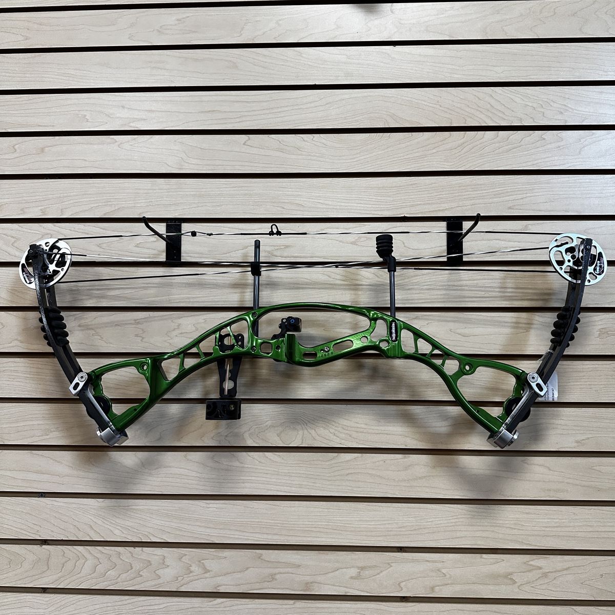 Hoyt Vixen Compound Bow - Green - Cam & 1/2 Plus System