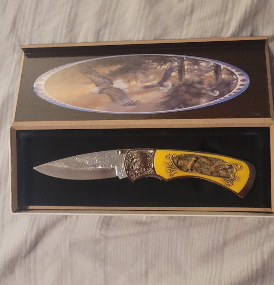 knife collectable. new