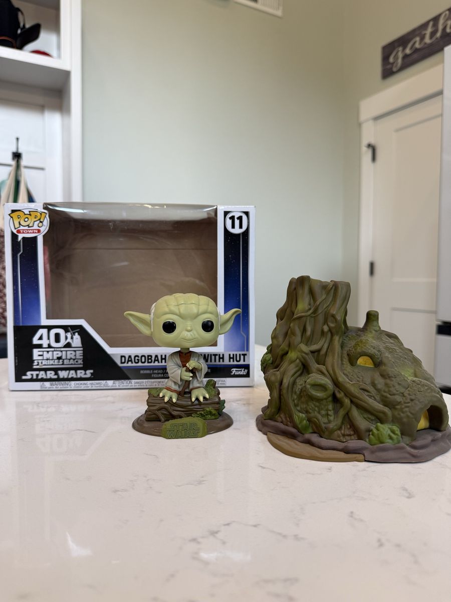 Funko Pop! Town Star Wars: Empire Strikes Back 40th Ann. Dagobah Yoda with Hut #11 Vinyl Figure