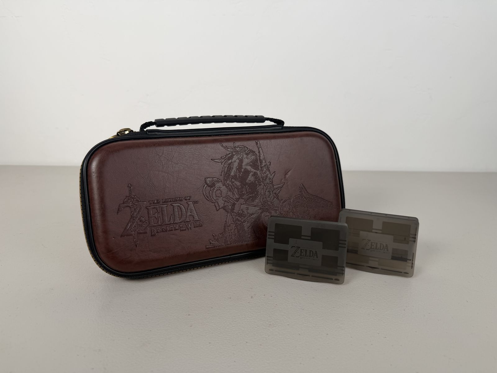 Official Nintendo Switch Deluxe Zelda Link Travel Case with Zelda Game Cases