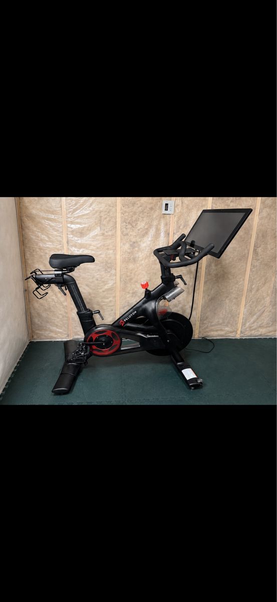 Peloton Exercise Bike with HD Touchscreen Display - Used Indoor Cycling