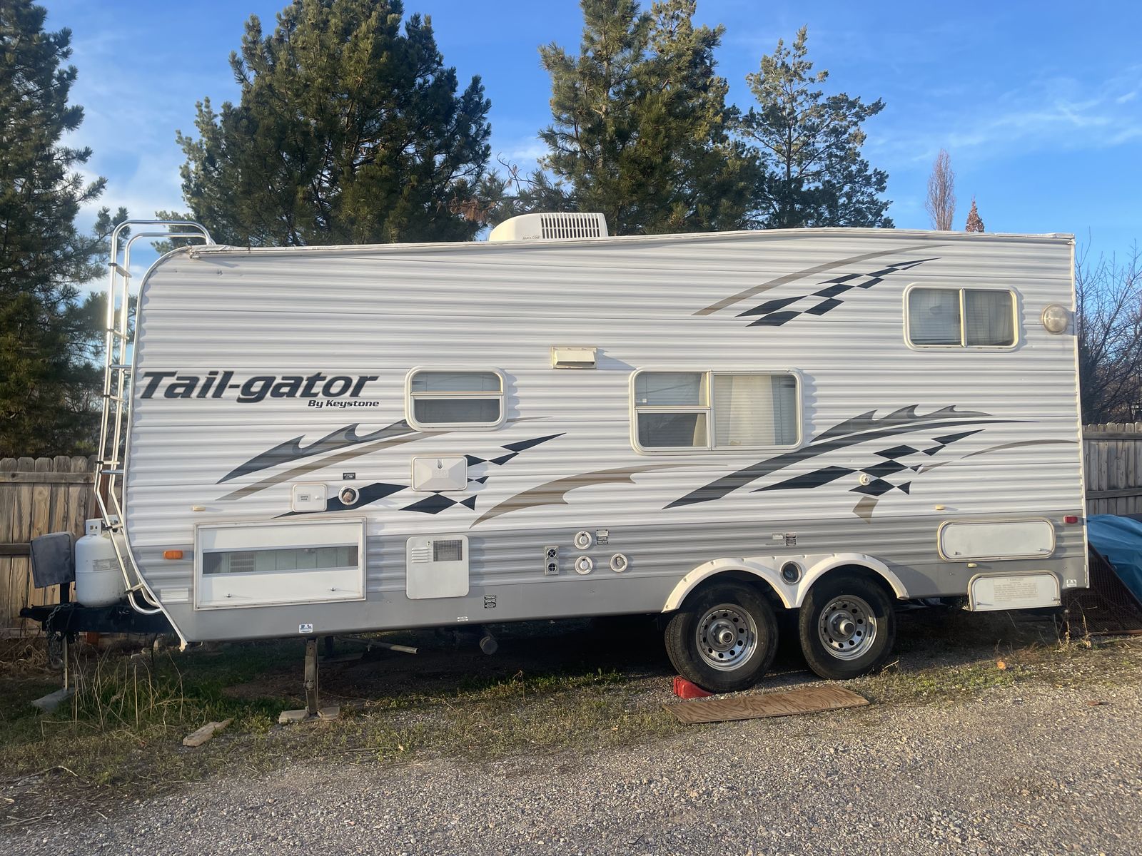 Keystone Tail-gator 210RR