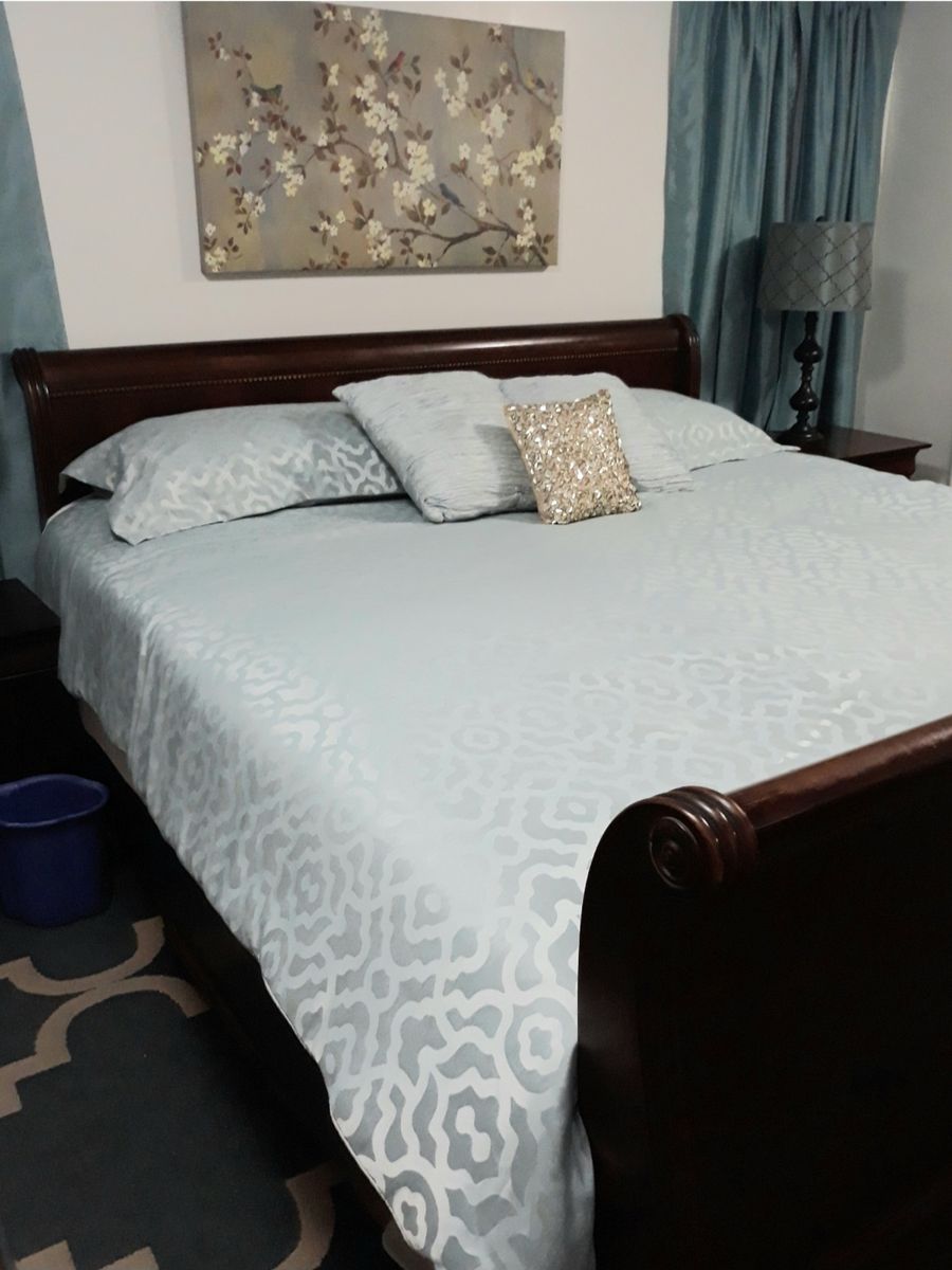 King sized sleigh bed