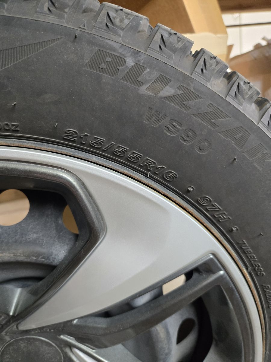 Set of 4 Blizzak snow tires w/wheels, 215/55R16. Great for Honda Civic.