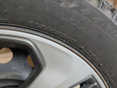 Set of 4 Blizzak snow tires w/wheels, 215/55R16. Great for Honda Civic.