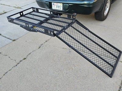 HITCH HAULER WITH RAMP!