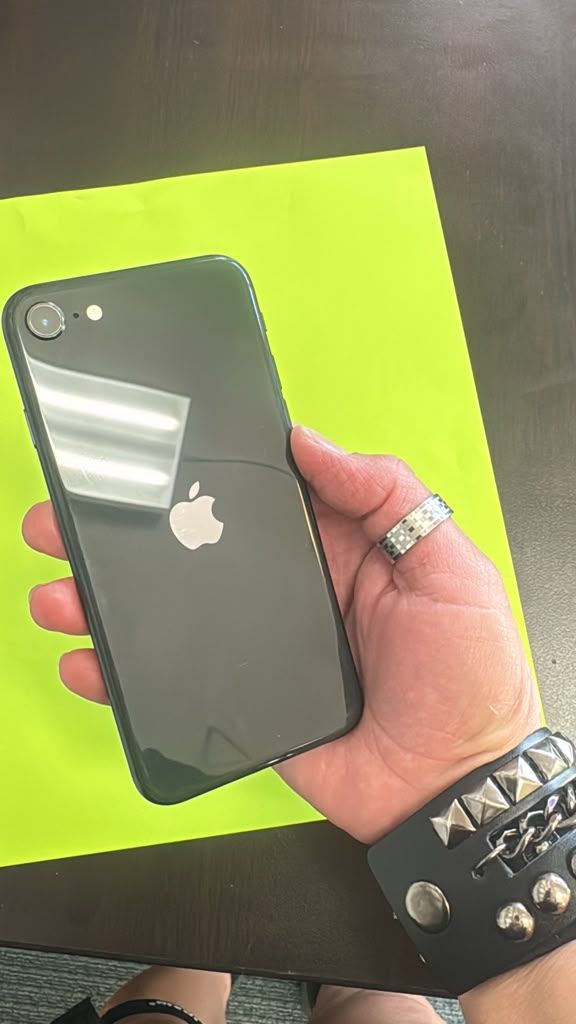 iPhone SE 64GB Unlocked