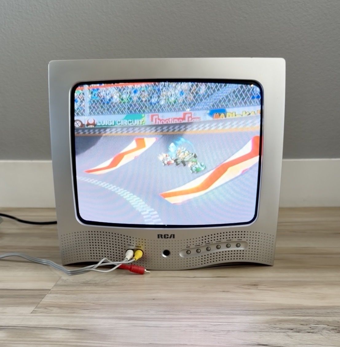 RCA 13” CRT TV Vintage Retro Gaming