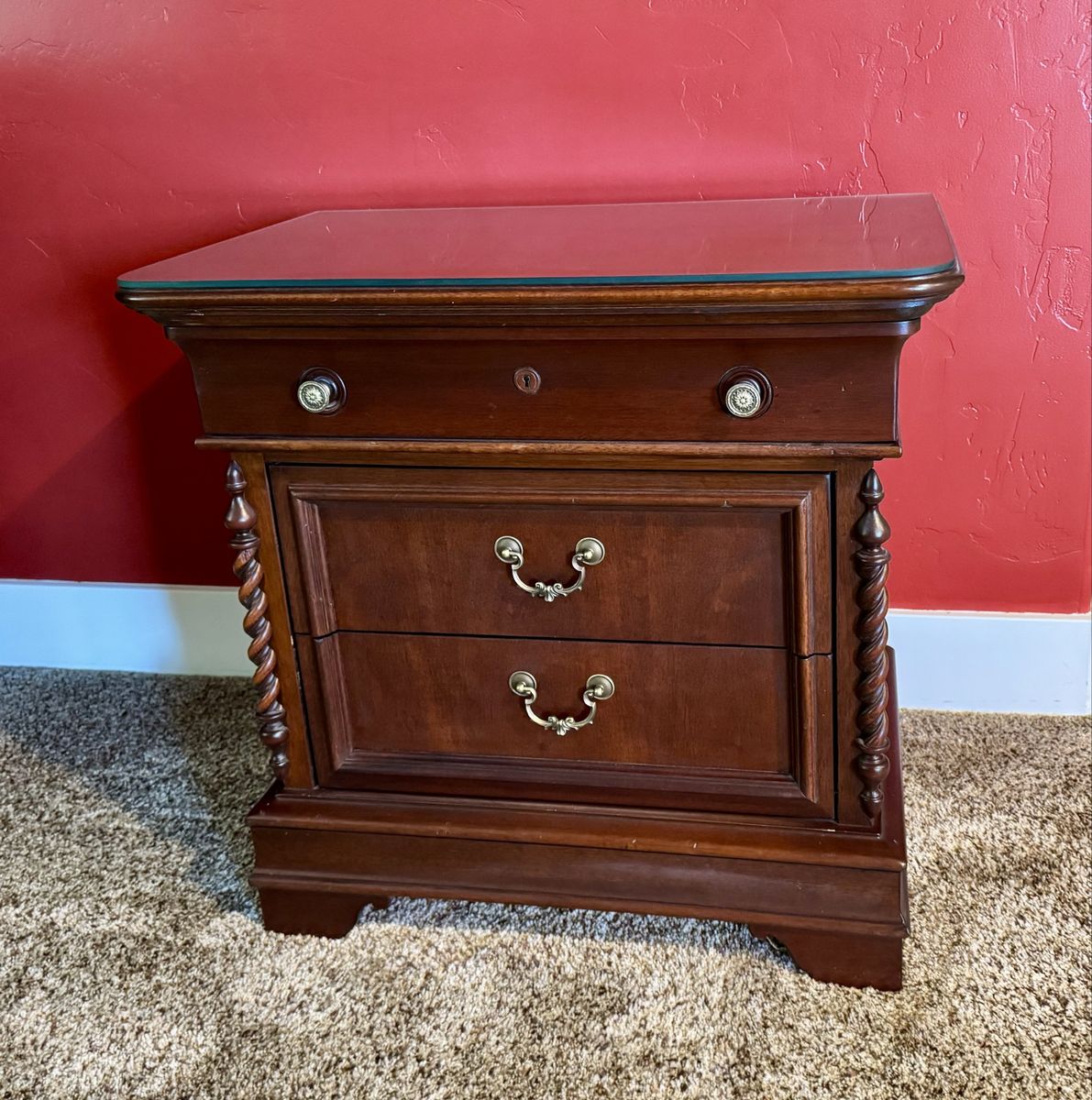 Classic Wood 3-Drawer Nightstand with Glass Top & Carved Details