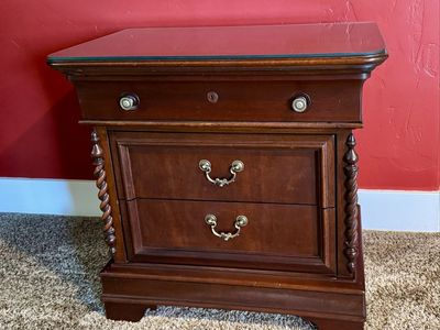 Classic Wood 3-Drawer Nightstand with Glass Top & Carved Details
