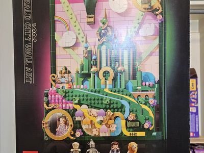 Lego Wicked: Emerald City Wall Art (75685)