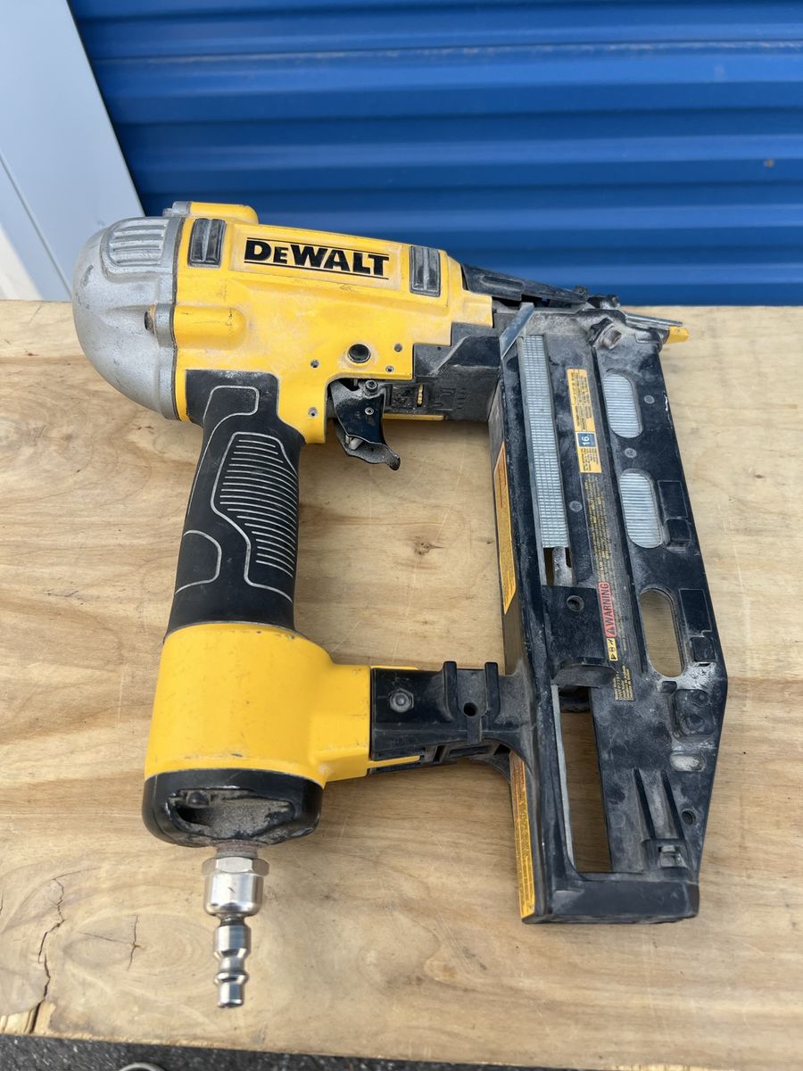 Dewalt Pneumatic 16 gauge Finishing Nailer