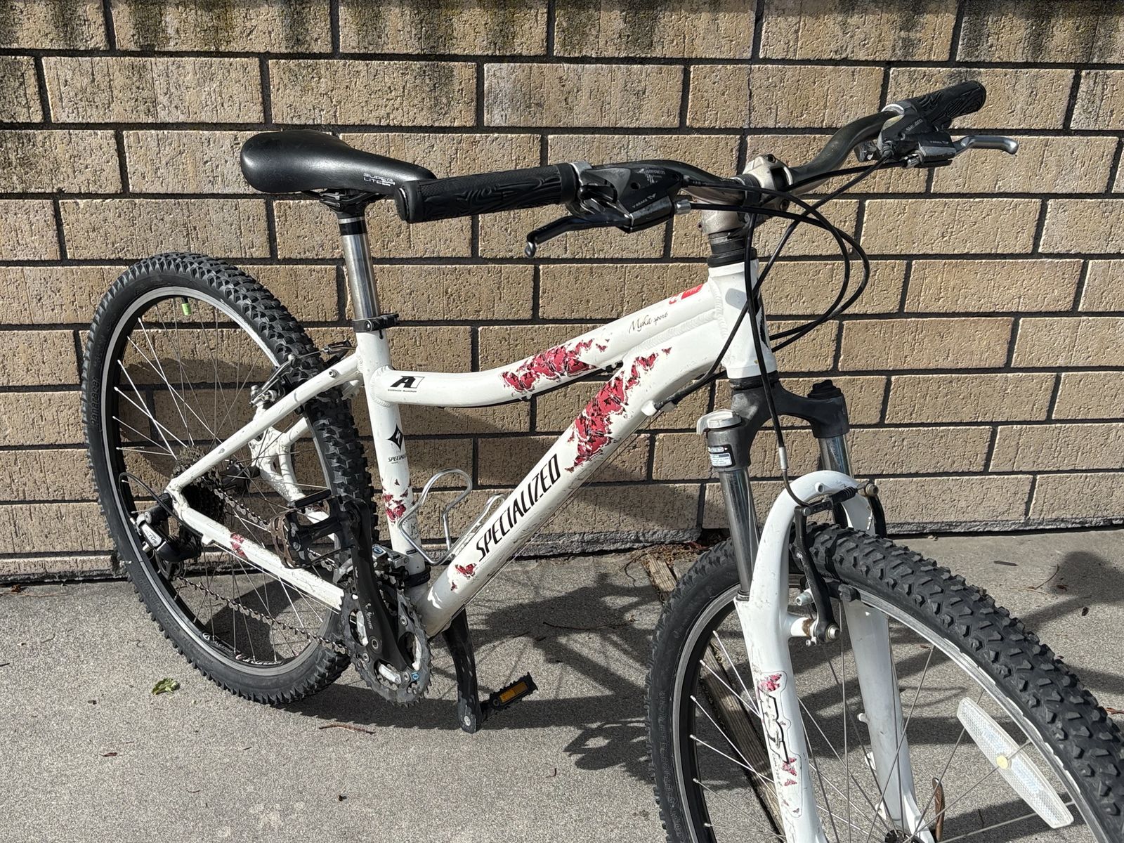 Specialized Myka Spirt women’s / girls Mtn bike w front shock 15” frame