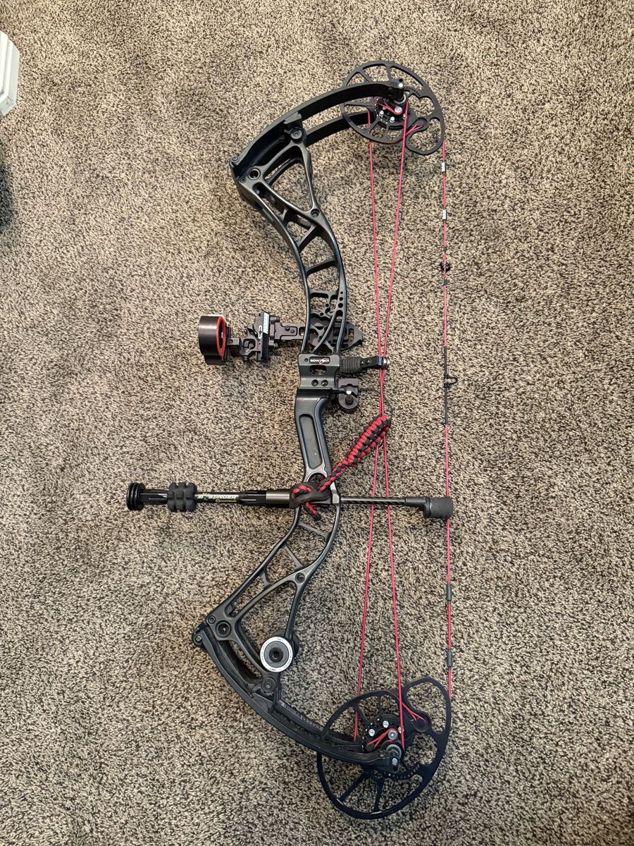 Bowtech Solution Full setup with 5 pin slider, Stabilizer, drop away, and quiver.