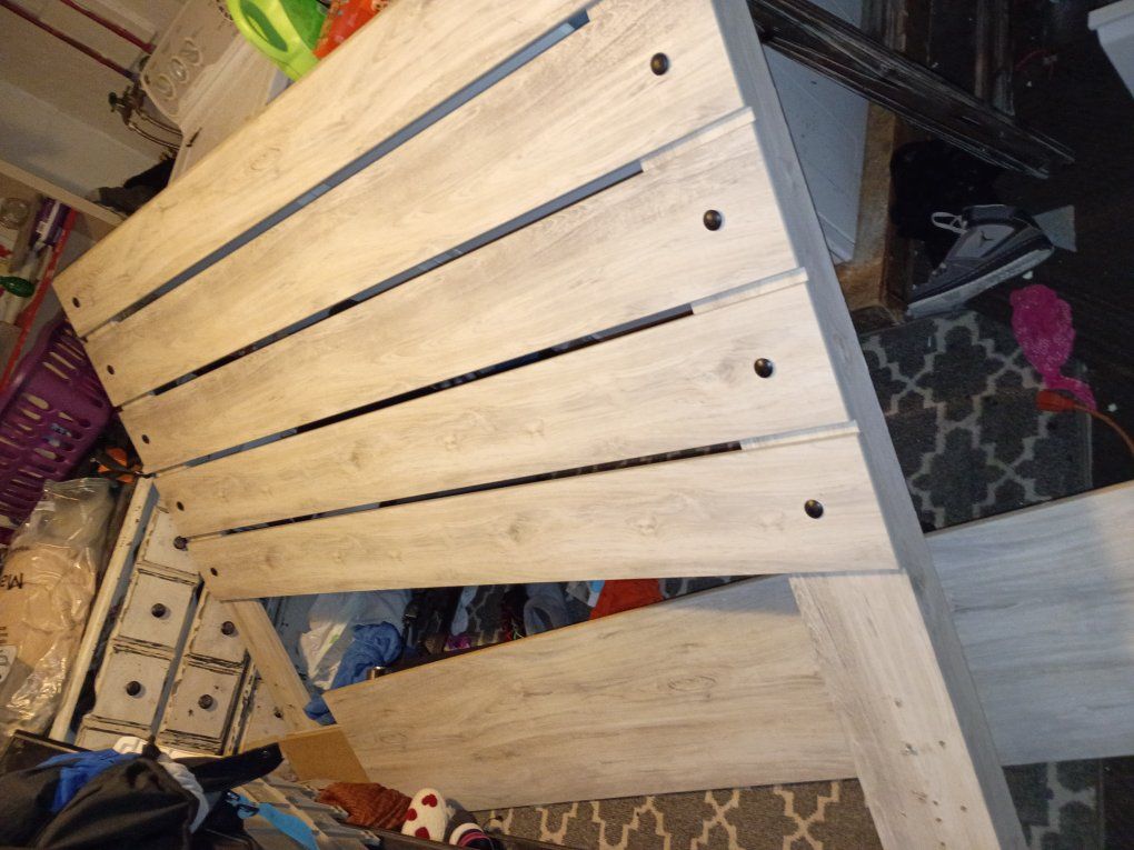 Ashley head head and mattress