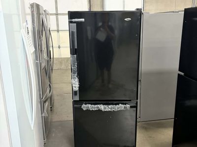 NEW AMANA 18 C FT BLACK BOTTOM FREEZER FRIDGE