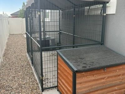 Large Dog Run & Doghouse - made by Retriever