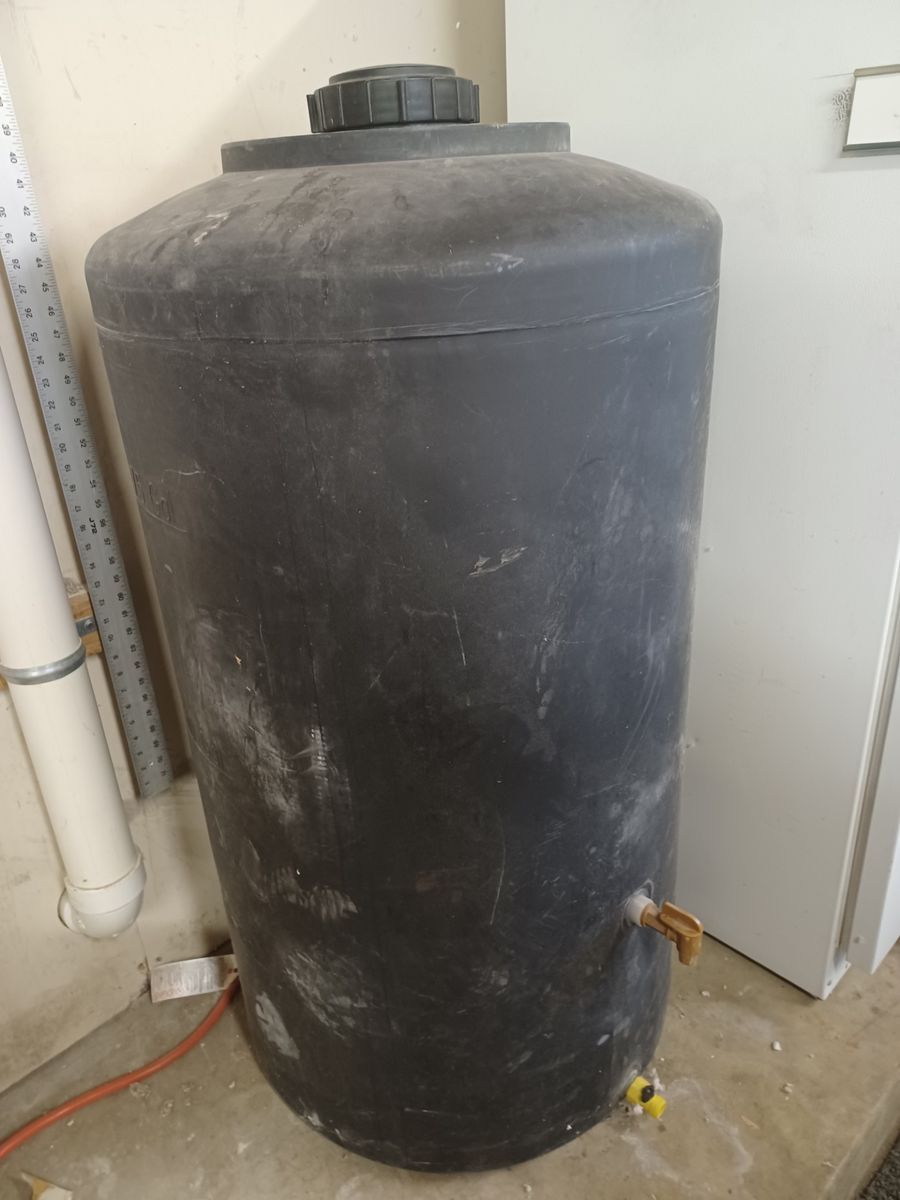 90 gallon plastic water storage tank