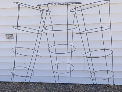 Heavy duty wire tomato cages