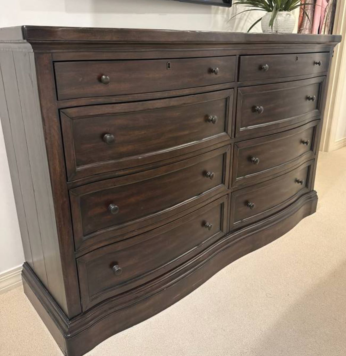 Pottery Barn 8 Drawer Dresser 