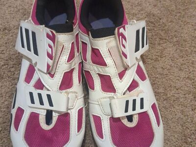 Women's Garneau ergo air cycling shoes sz EU 39