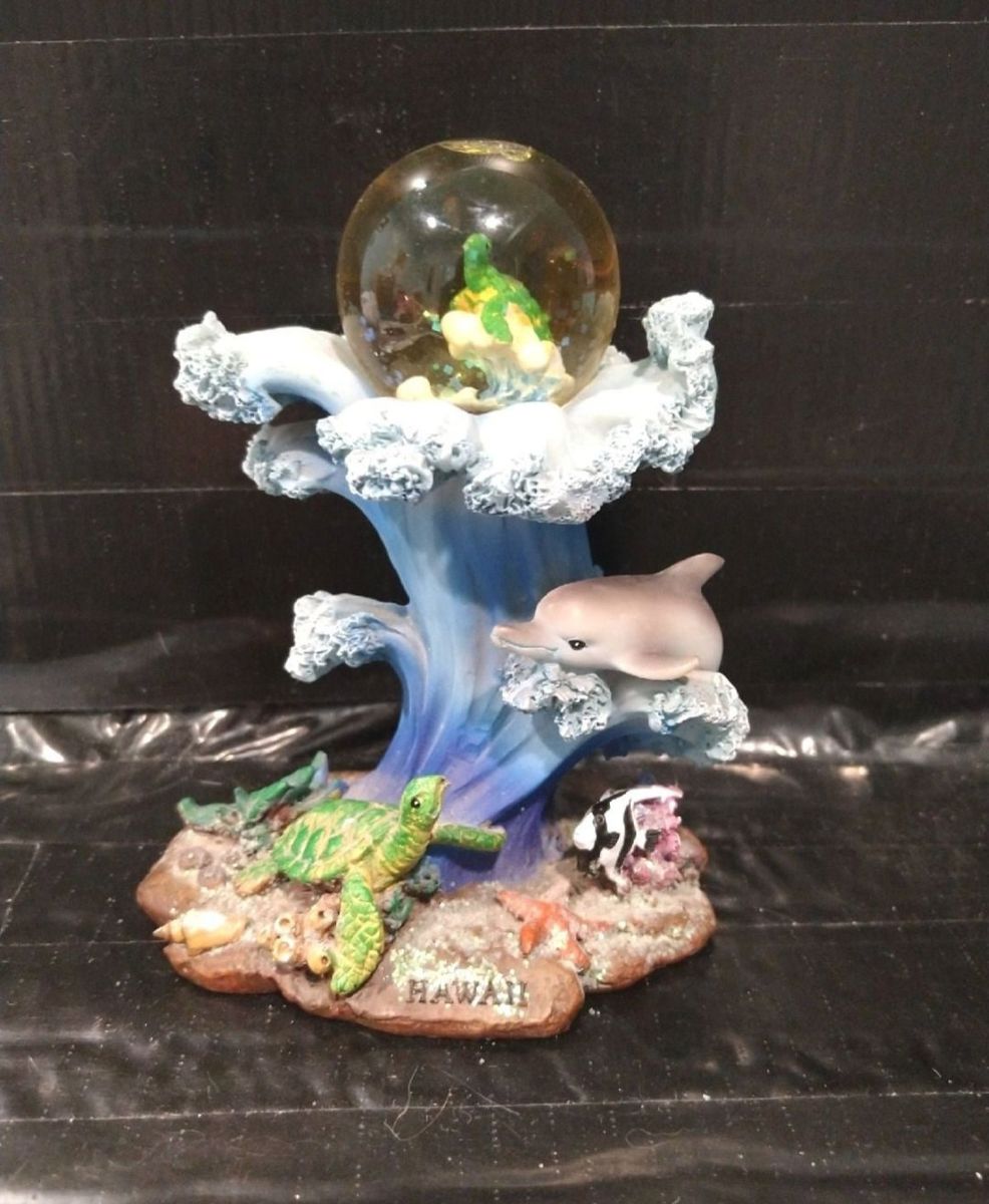 Hawaii Ocean Wave Dolphin Turtle Fish Water Globe Snow Globe Souvenir