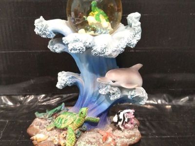 Hawaii Ocean Wave Dolphin Turtle Fish Water Globe Snow Globe Souvenir