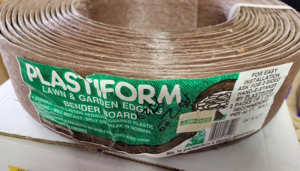 Plastiform 3/4" x 40 ft Redwood Grained Plastic Lawn & Garden Bender Board Edging
