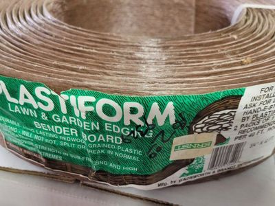 Plastiform 3/4" x 40 ft Redwood Grained Plastic Lawn & Garden Bender Board Edging