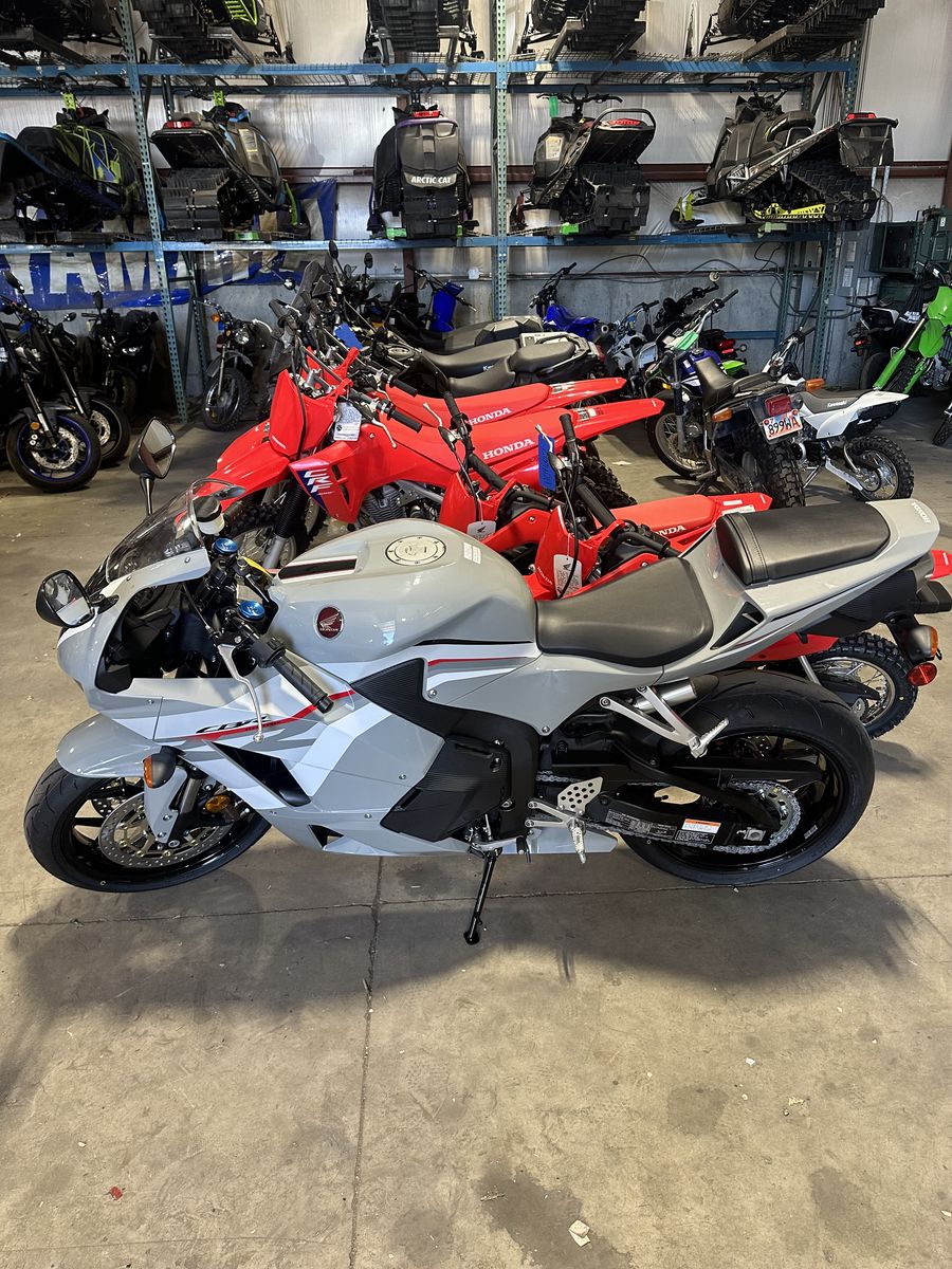 2026 Honda CBR600RR ABS Deep Pearl Gray - H00426