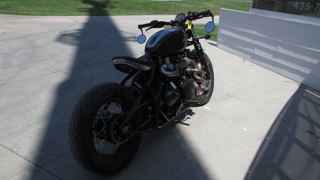 2025 Triumph Bonneville Bobber TFC Phantom Black/Marble Gold