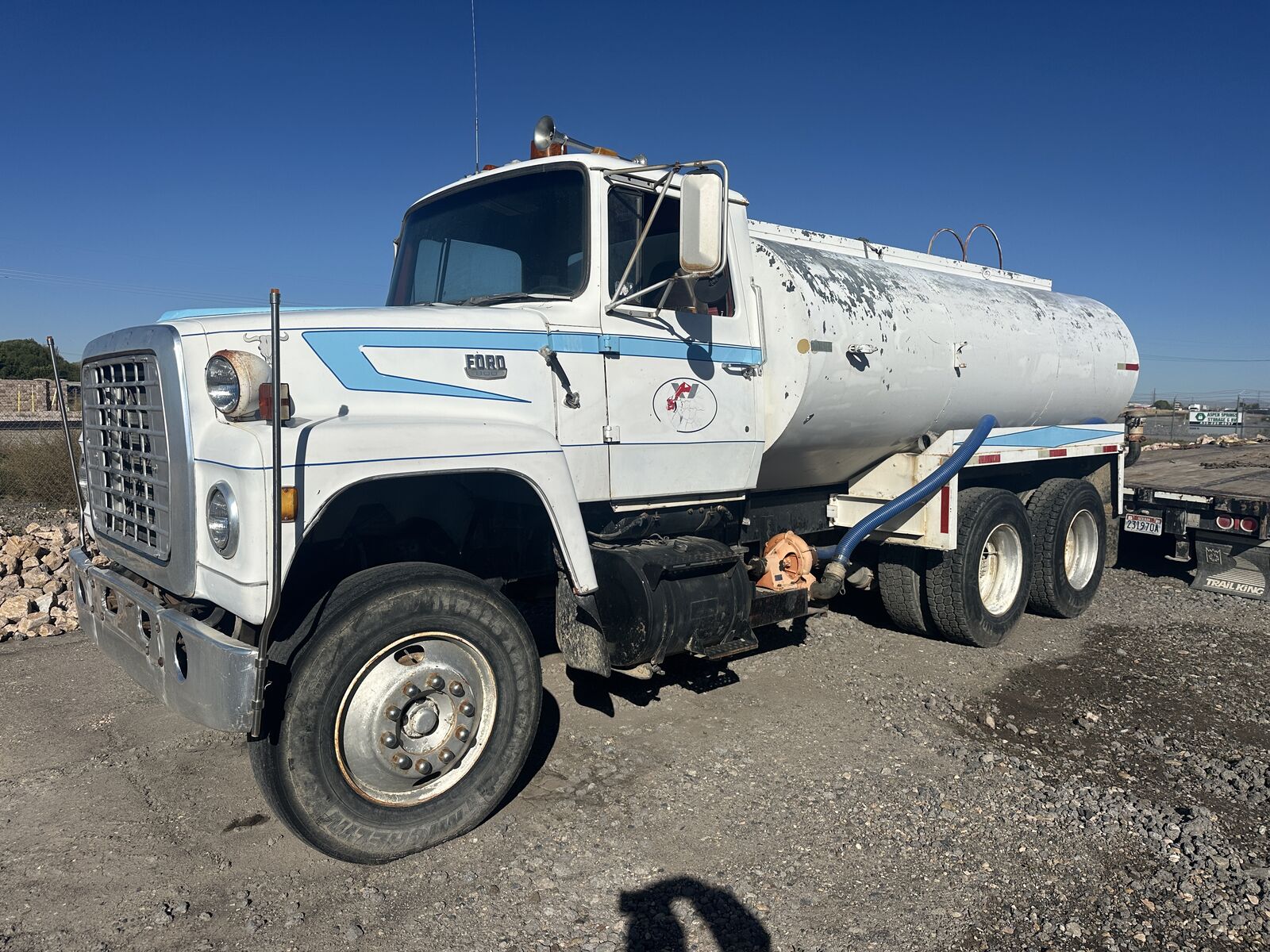 75 FORD 800 Water Truck