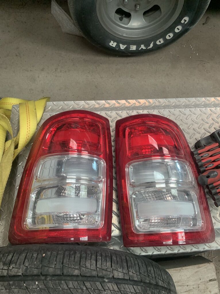 5th Gen Dodge Tail LIghts