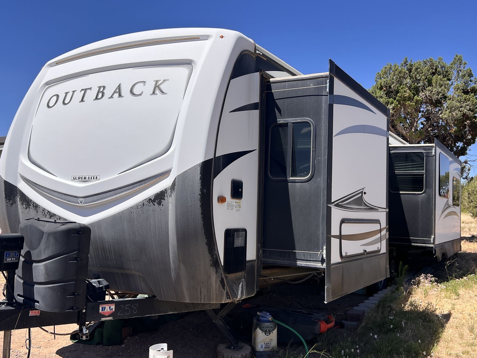 2018 Outback Super Lite Travel Trailer - Spacious Bumper Pull RV