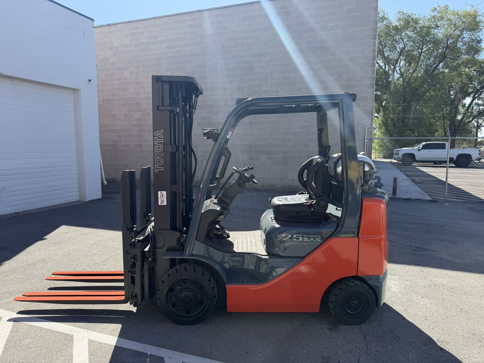 SWEET 2018 TOYOTA MODEL 25SAS,8FGCU25 5,000 POUND FORKLIFT