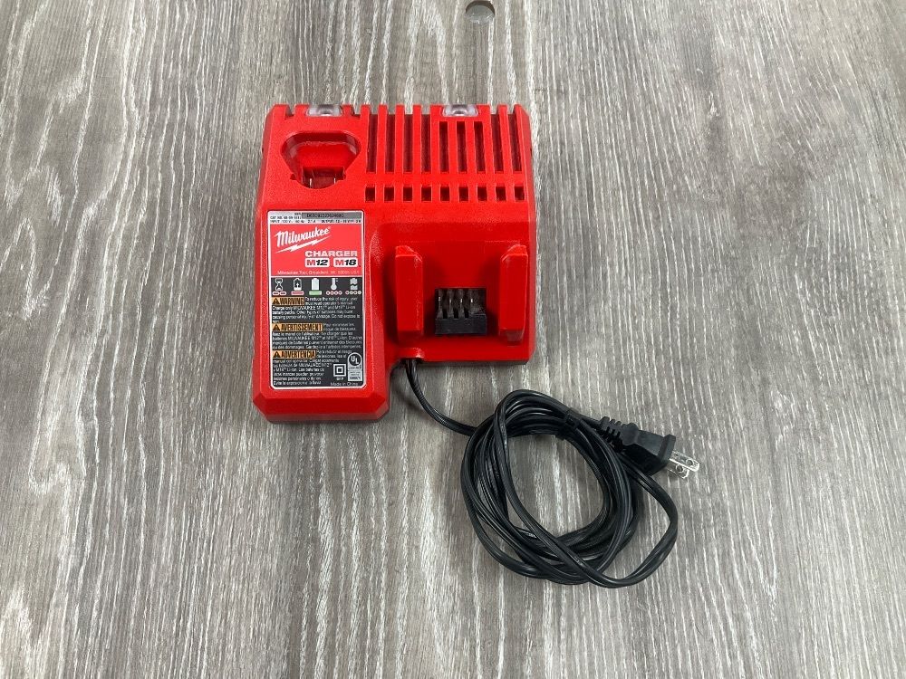 MILWAUKEE M12/M18 BATTERY CHARGER